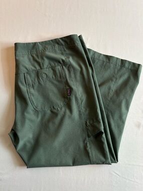 Patagonia Women's Green Hiking Cropped Pants